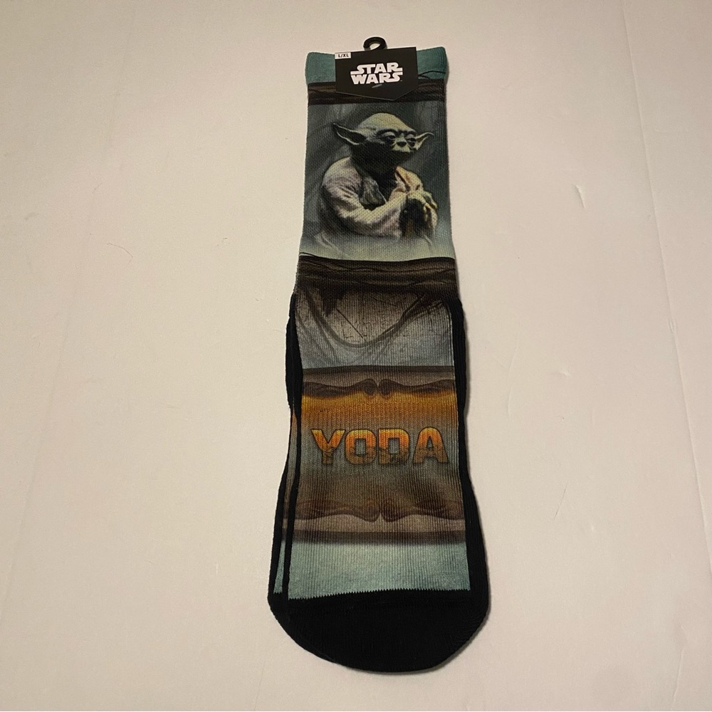 New NWT men’s Yoda Star Wars long socks L/XL black green